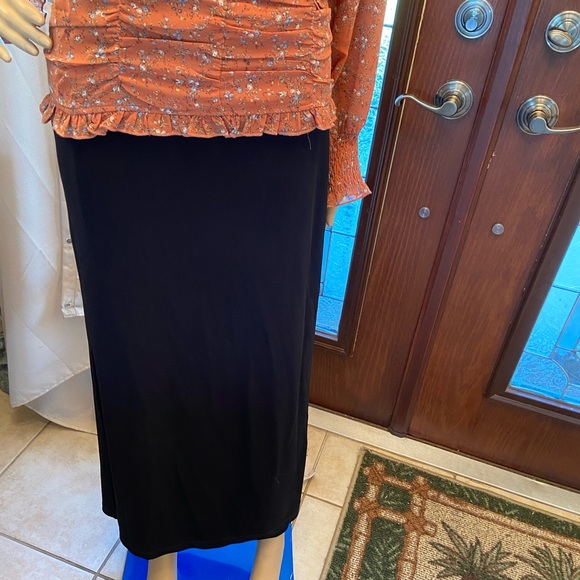 Black rayon/polyester wrap around maxi skirt size large - Picture 3 of 5